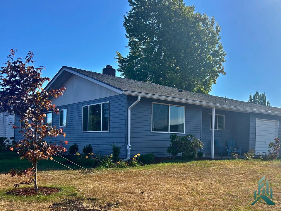 2540 Newton St in Philomath, OR - Building Photo