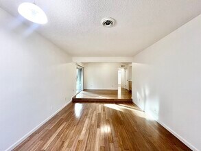 5416 Olympic Way in Sacramento, CA - Building Photo - Building Photo