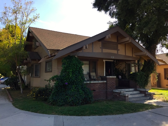 420 E Chapman Ave in Fullerton, CA - Building Photo