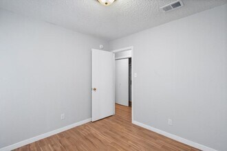 11811 Argonne Forest Trail in Austin, TX - Building Photo - Building Photo