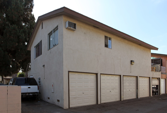 2053 S Nautical St in Anaheim, CA - Building Photo - Building Photo