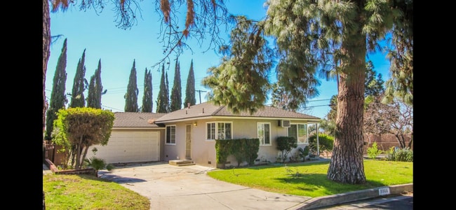 9966 Glencrest Cir in Burbank, CA - Building Photo - Building Photo