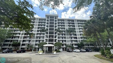 2900 N Course Dr in Pompano Beach, FL - Building Photo - Building Photo