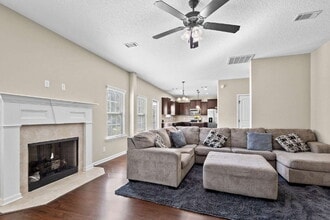 557 Archie Way in Hinesville, GA - Building Photo - Building Photo