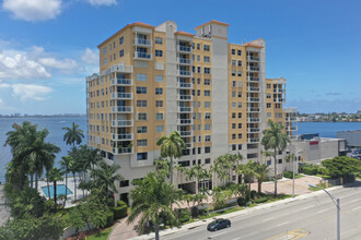 BayView Terraces in North Bay Village, FL - Building Photo - Building Photo