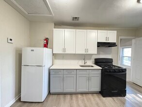 22 Dover St, Unit 3 in Newark, NJ - Building Photo - Building Photo