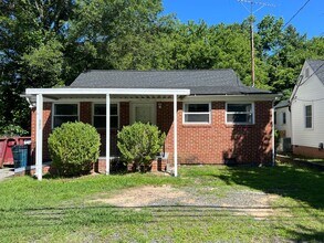 619 Old Oxford Rd in Durham, NC - Building Photo - Building Photo