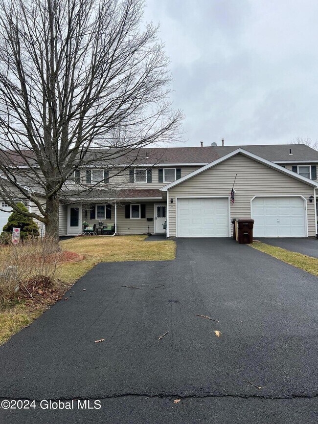 24 Esplande St in Selkirk, NY - Building Photo - Building Photo