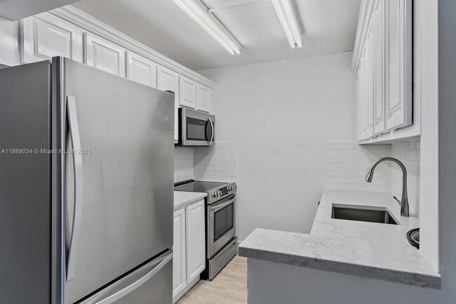 725 Hummingbird Way in North Palm Beach, FL - Foto de edificio - Building Photo