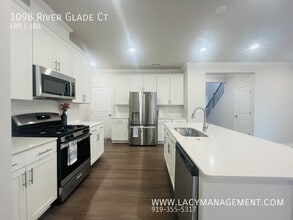 1098 River Glade Ct in Graham, NC - Building Photo - Building Photo
