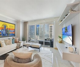 801 Brickell Key Blvd, Unit 3204 in Miami, FL - Building Photo - Building Photo