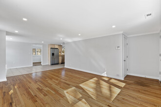 93 Bradley St in North Haven, CT - Building Photo - Building Photo