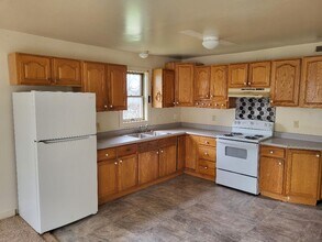 224 1st Ave, Unit B in Sharon, PA - Building Photo - Building Photo