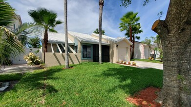 6031 Strawberry Lakes Cir in Greenacres, FL - Foto de edificio - Building Photo