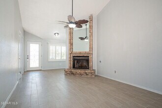1904 Estrada Dr in El Paso, TX - Foto de edificio - Building Photo