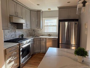 7 Gibson Blvd, Unit 2 in Valley Stream, NY - Building Photo - Building Photo