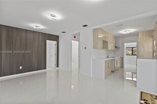 1640 NE 183rd St in North Miami Beach, FL - Building Photo