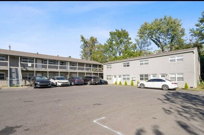 property at 464 E Norwich Ave