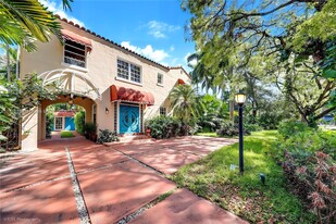 423 Alcazar Ave in Coral Gables, FL - Building Photo