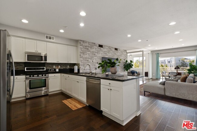 property at 13126 Union Ave