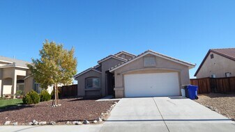 14735 Sandstone St in Adelanto, CA - Building Photo