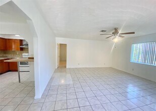 2345 Douglas St in Hollywood, FL - Building Photo - Building Photo
