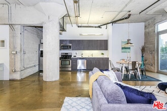 825 East 4th St-Unit -504 in Los Angeles, CA - Foto de edificio - Building Photo