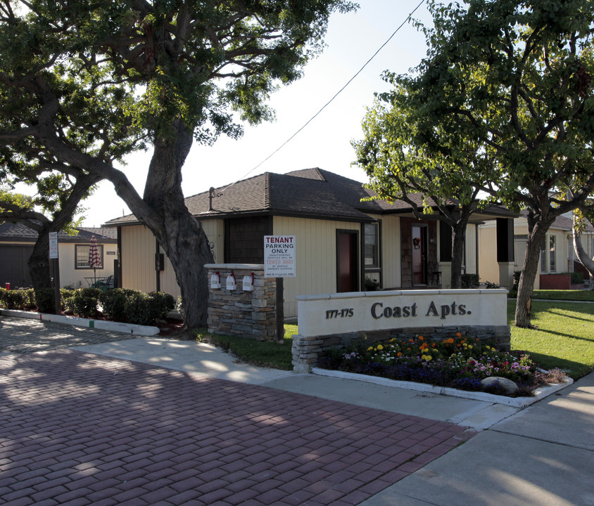 Coast Apartments in Costa Mesa, CA - Foto de edificio