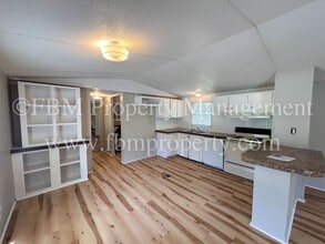 332 Stacks Rd in Ennis, TX - Building Photo - Building Photo