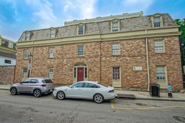 property at 1323 Dauphine St