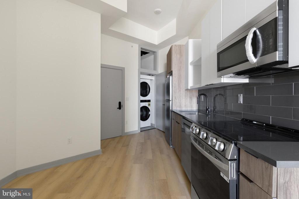 689 N Broad St-Unit -302 in Philadelphia, PA - Building Photo