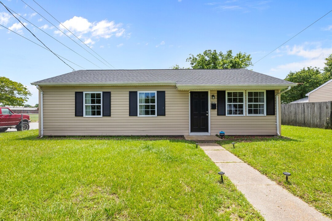 2014 Somerville Dr in Hampton, VA - Building Photo