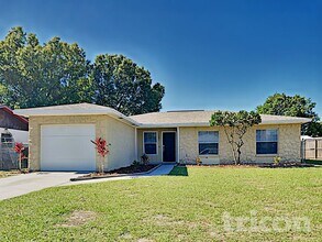 1201 Windsor Cir in Brandon, FL - Building Photo - Building Photo