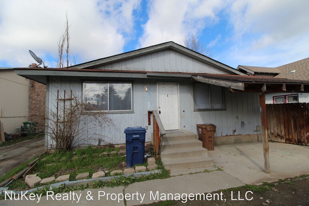6028 N Lacey St in Spokane, WA - Building Photo