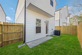 1466 Ferguson Way in Houston, TX - Building Photo - Building Photo