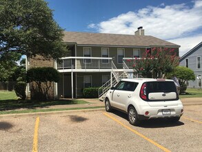 4301 Lakeshore Villa Dr in Waco, TX - Building Photo - Building Photo