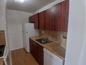 7405 SW 152nd St in Kendall, FL - Building Photo - Building Photo