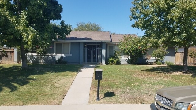 4531 McCray St in Bakersfield, CA - Building Photo