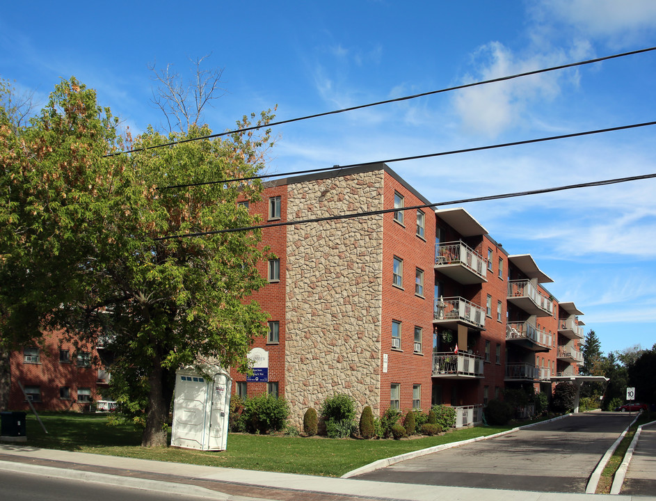 Glenview Apartments in Hamilton, ON - Building Photo