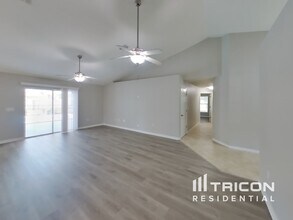 1152 Tryon Cir in Spring Hill, FL - Building Photo - Building Photo