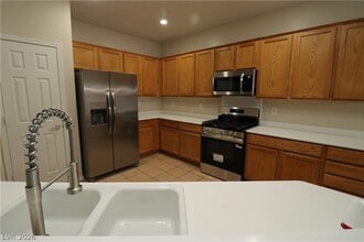 2169 Shady Side Ct in Henderson, NV - Building Photo - Building Photo