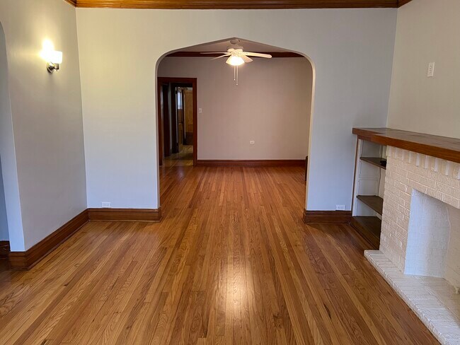 5353 W Newport Ave in Chicago, IL - Building Photo - Building Photo