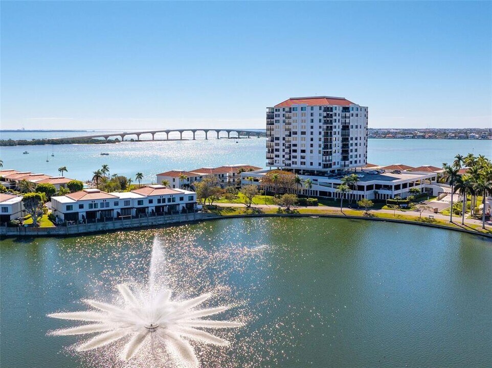 6287 Bahia Del Mar Cir N in St. Petersburg, FL - Building Photo