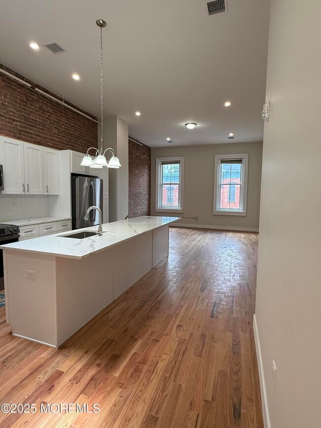 property at 7 Broad St