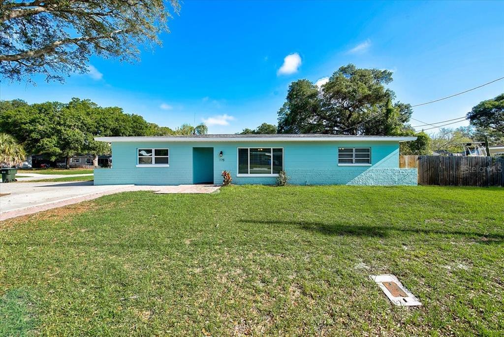 175 11th Ave SW in Largo, FL - Building Photo