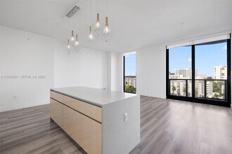 101 Diplomat Pkwy, Unit 1202 in Hallandale Beach, FL - Foto de edificio - Building Photo