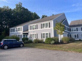 313 Springbrook Cir in Portsmouth, NH - Building Photo