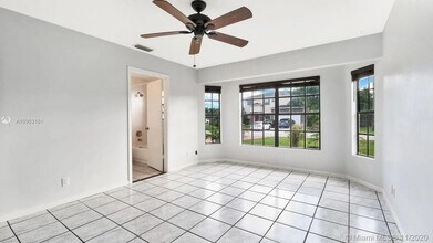 6048 Garrett St in Jupiter, FL - Foto de edificio - Building Photo