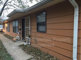 817 Connecticut St in Lawrence, KS - Building Photo