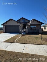 3217 Hunt Ln in Guthrie, OK - Building Photo